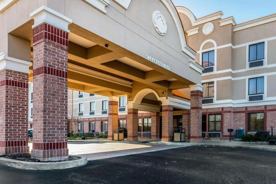 Comfort Inn & Suites Airport - American Way hotel detail image 2