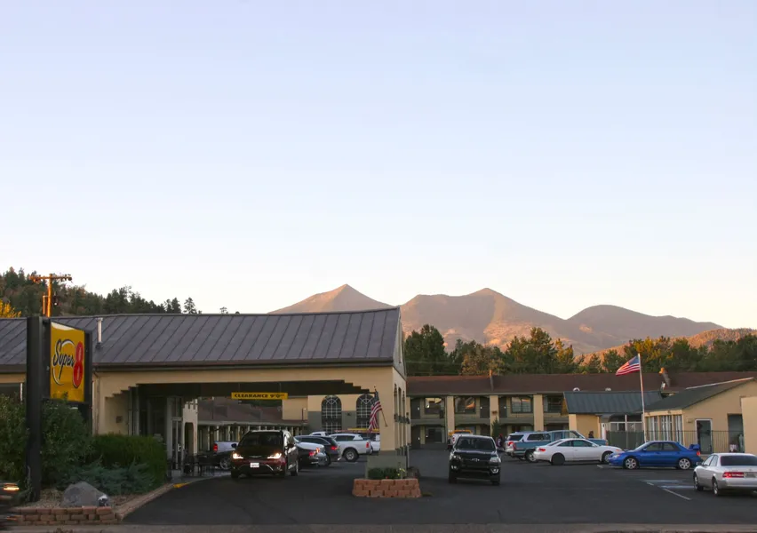 Super 8 by Wyndham Conference Center NAU/Downtown hotel detail image 2