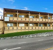 Howard Johnson by Wyndham Santa Cruz hotel detail image 3