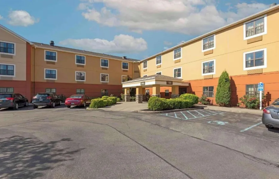 Studio 6 Corporate Extended Stay Buffalo Amherst NY hotel detail image 2