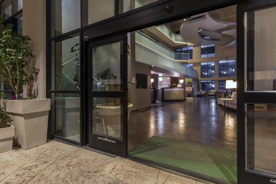 Holiday Inn & Suites Phoenix Airport North by IHG hotel detail image 6