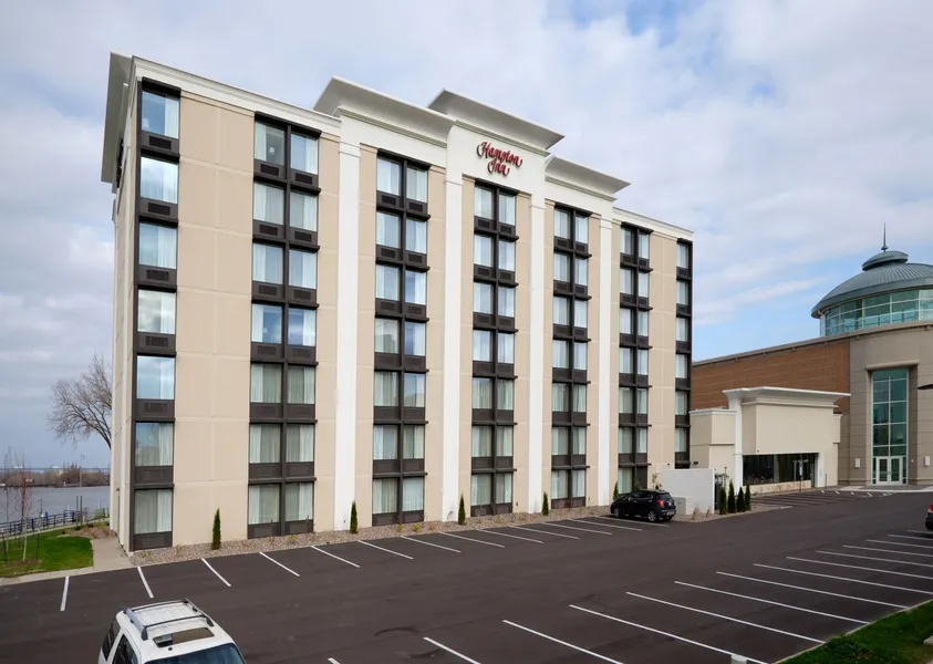 Hampton Inn Green Bay Downtown hotel detail image 2