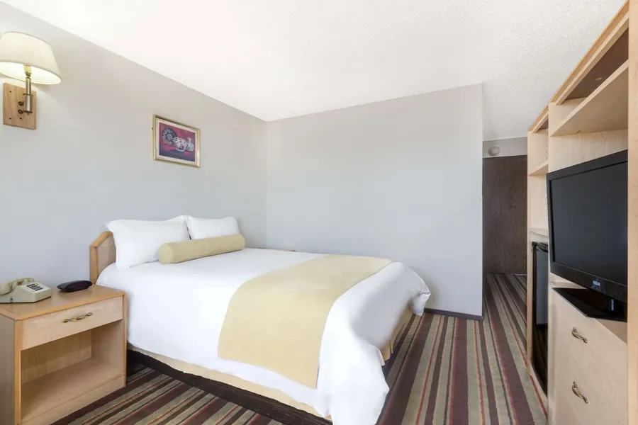 Super 8 by Wyndham Lake Havasu City hotel detail image 6