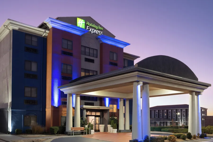 Holiday Inn Express & Suites Midwest by IHG hotel detail image 2