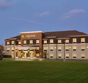La Quinta Inn & Suites by Wyndham Lackawanna hotel detail image 3