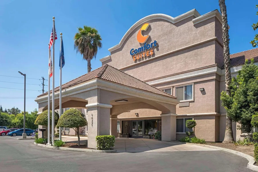 Comfort Suites Tulare Sequoia Gateway hotel detail image 2