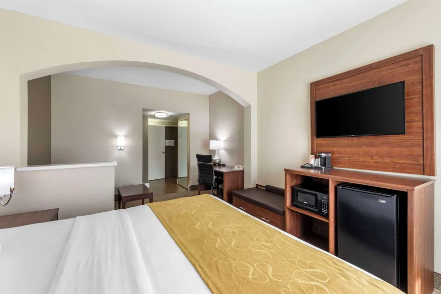 Comfort Suites Tulare Sequoia Gateway hotel detail image 6