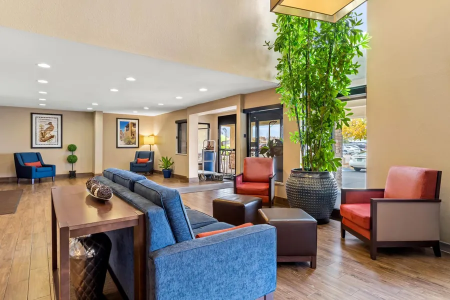 Comfort Inn and Suites Albuquerque Downtown hotel detail image 6