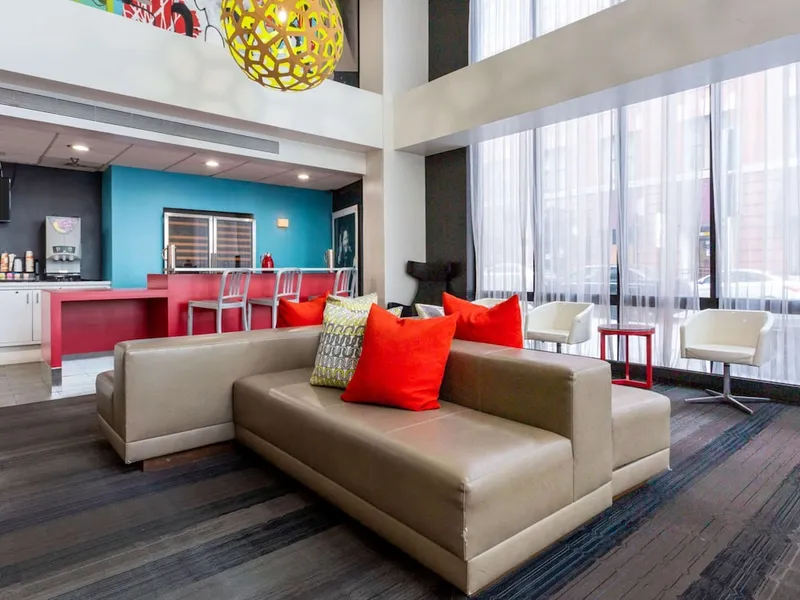 Comfort Inn & Suites Baltimore Inner Harbor hotel detail image 6