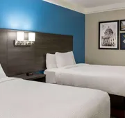 La Quinta Inn & Suites by Wyndham Madison American Center hotel detail image 4