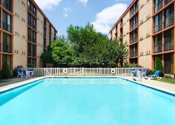 Wyndham Garden Hotel Newark Airport hotel thumbnail 4