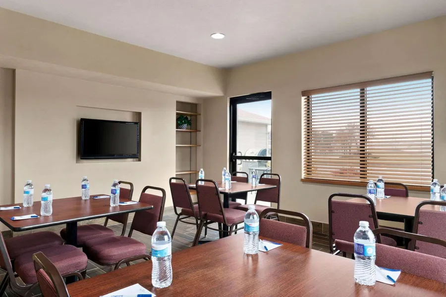 Baymont by Wyndham Sioux Falls West (67058) Sioux/ Near Airport hotel detail image 2