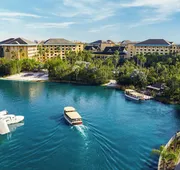 Universal’s Loews Royal Pacific Resort hotel detail image 3