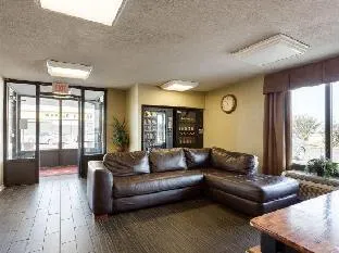 Econo Lodge hotel thumbnail 2