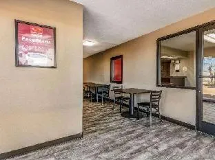 Econo Lodge hotel thumbnail 6