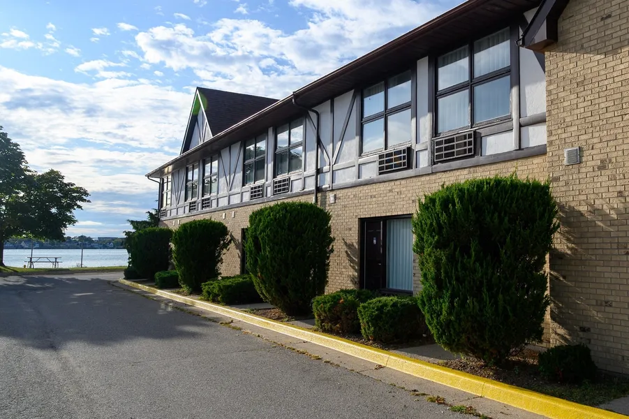 Days Inn by Wyndham Sarnia Harbourfront hotel detail image 2