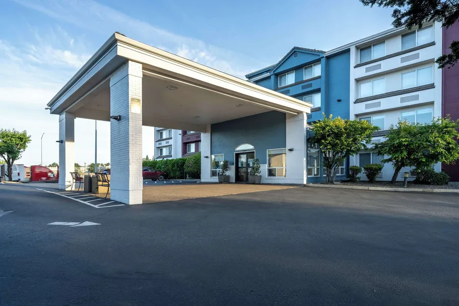 Best Western Lake Oswego/Portland Hotel & Suites hotel detail image 2