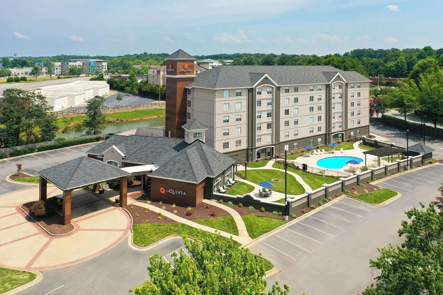 La Quinta Inn & Suites by Wyndham Greensboro NC hotel detail image 2