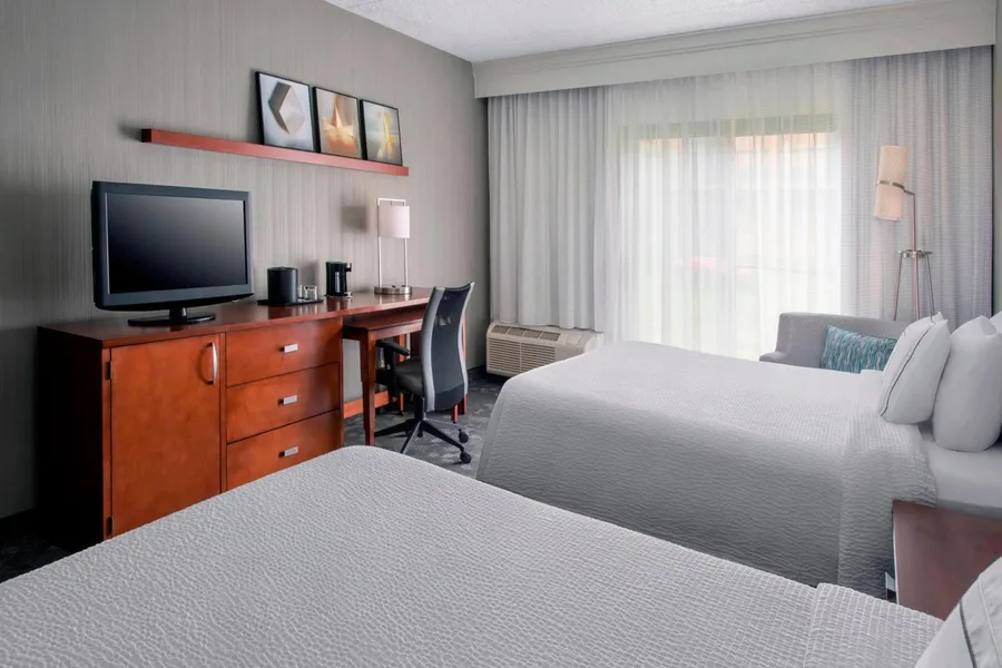 Courtyard by Marriott Newark Liberty International Airport hotel detail image 6