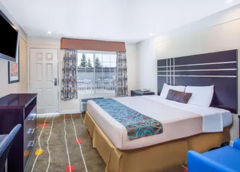 Travelodge By Wyndham Fresno Yosemite Area hotel thumbnail 2