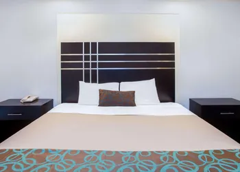 Travelodge By Wyndham Fresno Yosemite Area hotel thumbnail 4
