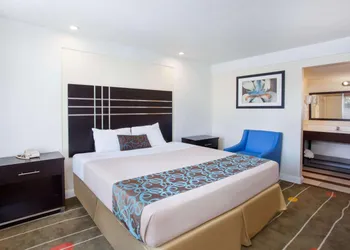 Travelodge By Wyndham Fresno Yosemite Area hotel thumbnail 5