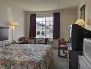Travelodge By Wyndham Fresno Yosemite Area hotel thumbnail 7
