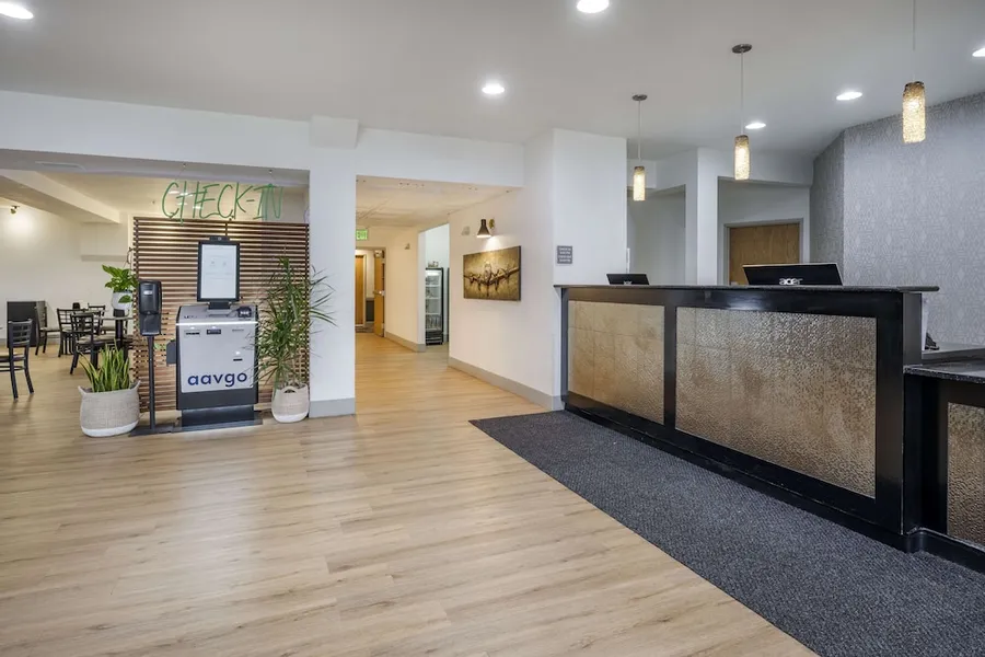 Best Western Plus Peppertree Airport Inn hotel detail image 6