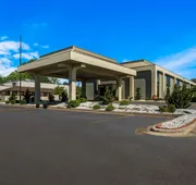 Clarion Inn & Suites Grand Rapids Airport hotel detail image 4