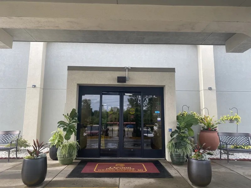 Clarion Inn & Suites Grand Rapids Airport hotel detail image 6