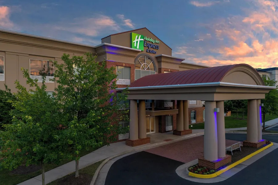 Holiday Inn Express & Suites Alexandria - Fort Belvoir by IHG hotel detail image 2