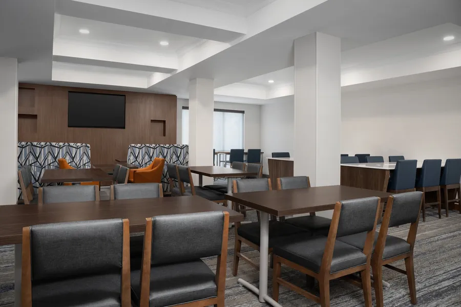 Holiday Inn Express & Suites Alexandria - Fort Belvoir by IHG hotel detail image 6