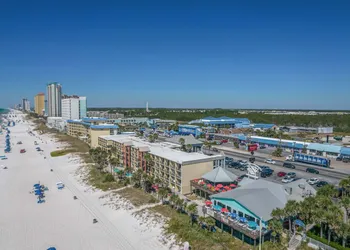 Ramada by Wyndham Panama City Beach / Beachfront hotel thumbnail 4
