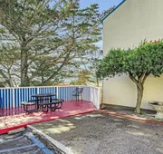 Bay Breeze Inn hotel detail image 4