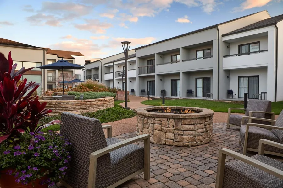 Courtyard by Marriott St Louis Creve Coeur hotel detail image 2