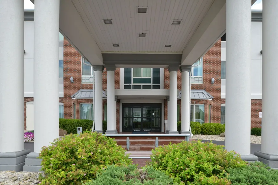 Holiday Inn Express Hotel & Suites Cincinnati-Blue Ash by IHG hotel detail image 2