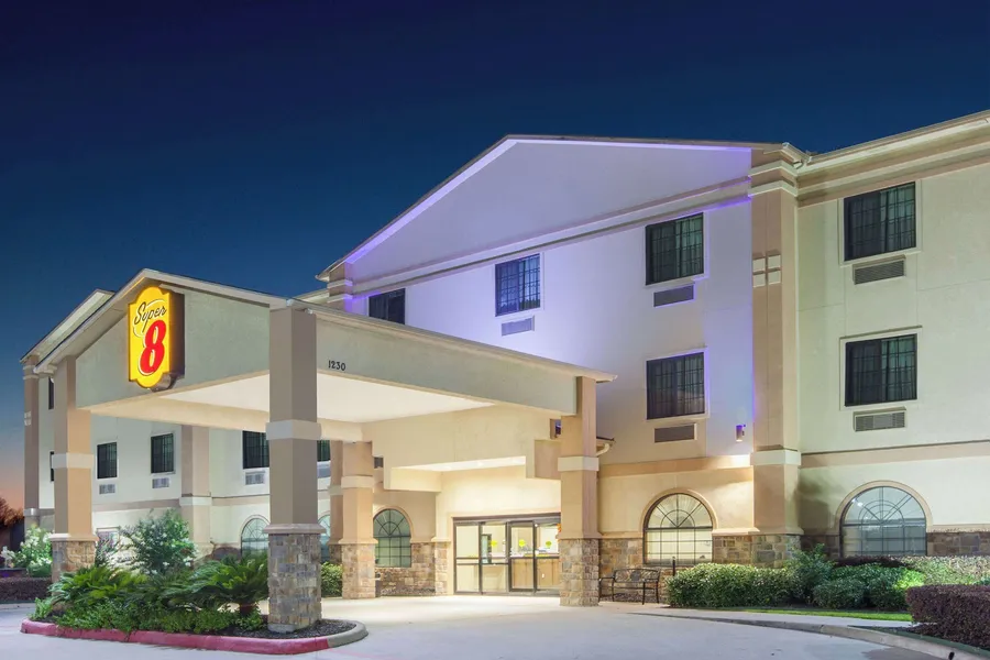 Super 8 by Wyndham IAH West/Greenspoint hotel detail image 2