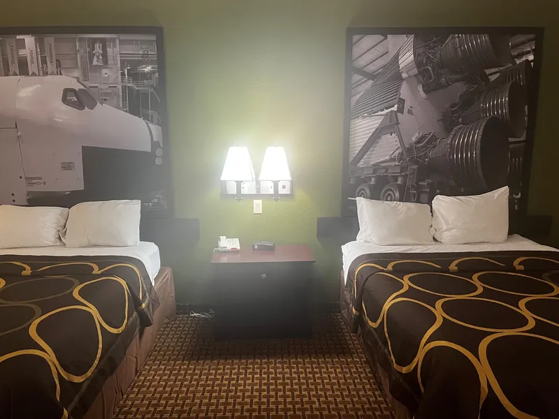 Super 8 by Wyndham IAH West/Greenspoint hotel detail image 6
