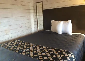 Travelodge Inn &Suites by Wyndham San Antonio Arpt hotel thumbnail 5