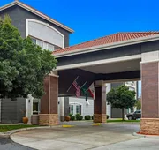 La Quinta Inn & Suites by Wyndham Visalia/Sequoia Gateway hotel detail image 5