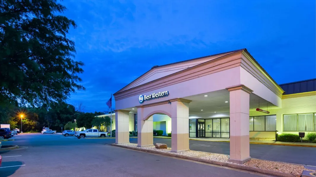 Best Western Leesburg Hotel & Conference Center hotel detail image 2