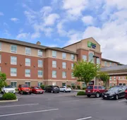 Holiday Inn Express & Suites Cincinnati - Mason by IHG hotel detail image 7