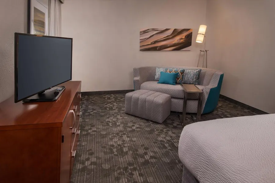 Courtyard by Marriott Dulles Town Center hotel detail image 2