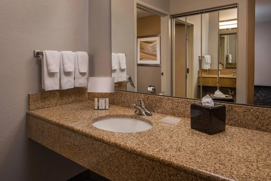 Courtyard by Marriott Dulles Town Center hotel detail image 6