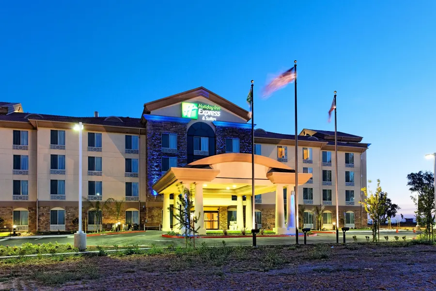 Holiday Inn Express Hotel & Suites FRESNO NORTHWEST-HERNDON by IHG hotel detail image 2