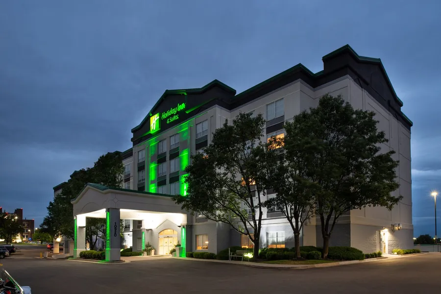 Holiday Inn Hotel & Suites Overland Park - Convention Center by IHG hotel detail image 2