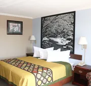 Super 8 by Wyndham Clarksville East hotel detail image 3
