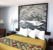 Super 8 by Wyndham Clarksville East hotel detail image 4
