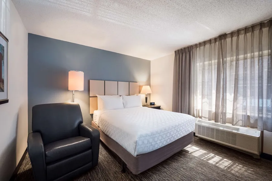 Sonesta Simply Suites Cleveland North Olmsted Airport hotel detail image 6
