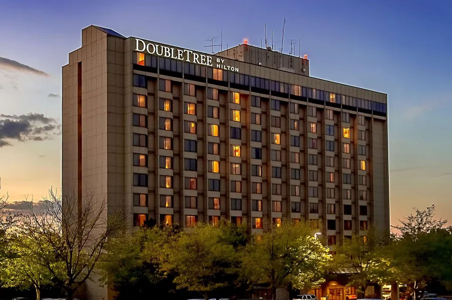 DoubleTree by Hilton Hotel St. Louis - Chesterfield hotel detail image 2